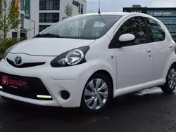 Weiß Gebraucht 2013 Toyota Aygo Cool Kleinwagen | 4.700 € (Fairer Preis)