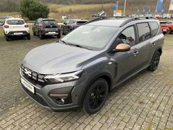 Grau Gebraucht 2025 Dacia Jogger Extreme Van / Kleinbus | 23.330 € (Fairer Preis)