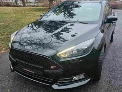 Schwarz Gebraucht 2018 Ford Focus ST Kombi | 15.900 € (Fairer Preis)