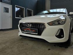 Weiß Gebraucht 2017 Hyundai i30 Trend Limousine | 11.900 € (Etwas zu teuer)