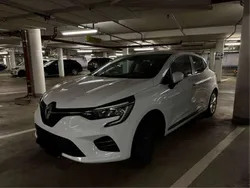 Weiß Gebraucht 2021 Renault Clio V Intens Limousine | 17.000 € (Etwas zu teuer)