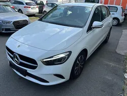 Weiß Gebraucht 2023 Mercedes B180 Van / Kleinbus | 27.890 € (Fairer Preis)