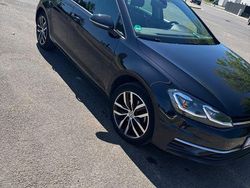 Schwarz Gebraucht 2017 VW Golf VII Sound Limousine | 12.000 € (Teuer)