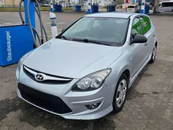 Silber Gebraucht 2011 Hyundai i30 Classic Limousine | 3.500 € (Fairer Preis)