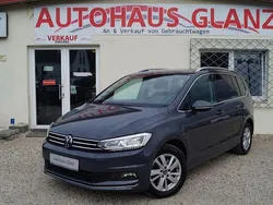Grau Gebraucht 2023 VW Touran Highline Van / Kleinbus | 31.999 € (Guter Preis)