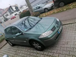 Grün Gebraucht 2003 Renault Mégane GrandTour Kombi | 3.199 € (Teuer)