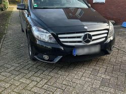 Schwarz Gebraucht 2012 Mercedes B180 Van / Kleinbus | 6.900 € (Fairer Preis)