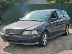 Blau Gebraucht 1998 Volvo V40 Kombi | 400 € (Fairer Preis)