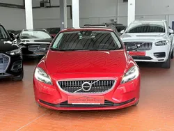 Rot Gebraucht 2019 Volvo V40 Momentum Kombi | 11.690 € (Fairer Preis)