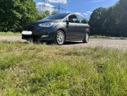 Grau Gebraucht 2017 Ford Grand C-Max Titanium Van / Kleinbus | 10.900 € (Fairer Preis)