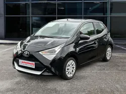Schwarz Gebraucht 2019 Toyota Aygo X-play Kleinwagen | 12.470 € (Etwas zu teuer)