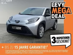 Grau Gebraucht 2023 Toyota Aygo Basis Kleinwagen | 13.970 € (Fairer Preis)