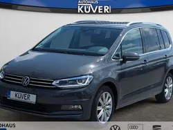 Grau Gebraucht 2024 VW Touran Highline Van / Kleinbus | 35.850 € (Fairer Preis)