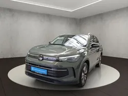 Grün Gebraucht 2024 VW Tiguan Life SUV | 42.600 € (Superpreis)