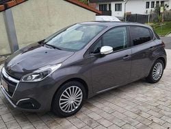 Gebraucht 2017 Peugeot 208 Style Kleinwagen | 9.300 € (Teuer)