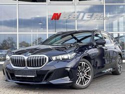 Carbonschwarz metallic Gebraucht 2025 BMW 540 M Sport Kombi | 63.990 € (Guter Preis)