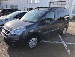Grau Gebraucht 2017 Peugeot Partner Tepee Van / Kleinbus | 11.499 € (Etwas zu teuer)