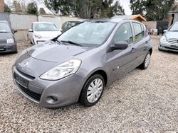 Grau Gebraucht 2012 Renault Clio IV Expression Limousine | 2.990 €