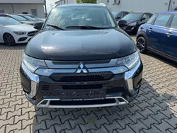 Schwarz Gebraucht 2019 Mitsubishi Outlander P-HEV Basis SUV | 19.800 € (Guter Preis)