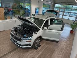 Weiß Gebraucht 2023 Skoda Karoq Style SUV | 28.298 € (Guter Preis)