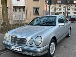 Silber Gebraucht 1996 Mercedes E200 Elegance Limousine | 2.899 € (Guter Preis)