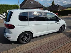Weiß Gebraucht 2017 VW Touran Van / Kleinbus | 23.400 € (Fairer Preis)