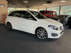 Weiß Gebraucht 2015 Mercedes B180 Van / Kleinbus | 13.990 € (Fairer Preis)