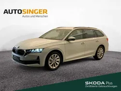 Moonweiss metallic Gebraucht 2024 Skoda Octavia Selection Kombi | 28.890 € (Guter Preis)