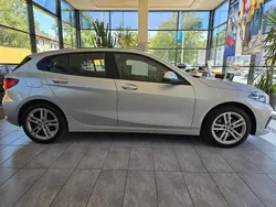 Glaciersilber Gebraucht 2021 BMW 118 Sport Line Kleinwagen | 20.790 € (Guter Preis)