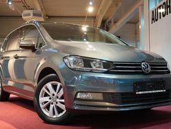 Grau Gebraucht 2019 VW Touran Highline Van / Kleinbus | 25.980 € (Fairer Preis)
