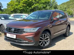 Braun Gebraucht 2022 VW Tiguan R SUV | 26.750 € (Superpreis)