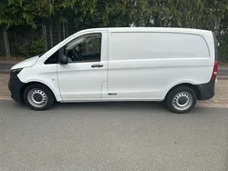 Weiß Gebraucht 2018 Mercedes Vito Van / Kleinbus | 27.999 €