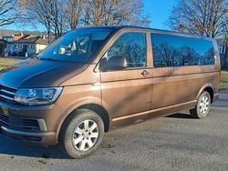 Braun Gebraucht 2017 VW Caravelle Comfortline Van / Kleinbus | 28.700 € (Guter Preis)