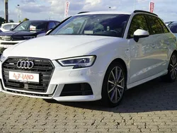 Weiß Gebraucht 2019 Audi A3 Sportback S-Line Limousine | 25.950 € (Teuer)