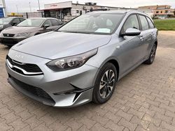 Silber Neu 2025 Kia Ceed Sportswagon Kombi | 24.694 € (Guter Preis)