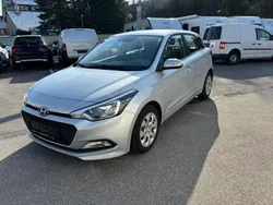 Silber Gebraucht 2018 Hyundai i20 Classic Limousine | 8.990 € (Fairer Preis)