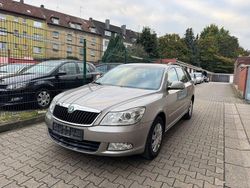 Grau Gebraucht 2009 Skoda Octavia Elegance Kombi | 5.990 € (Fairer Preis)