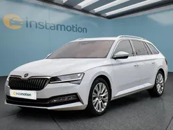 Weiß Gebraucht 2022 Skoda Superb Kombi | 21.499 € (Guter Preis)