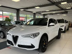 Weiß Gebraucht 2018 Alfa Romeo Stelvio Super SUV | 26.990 € (Etwas zu teuer)