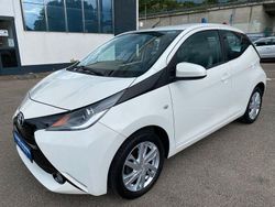 Weiß Gebraucht 2015 Toyota Aygo X-play Kleinwagen | 6.990 € (Fairer Preis)