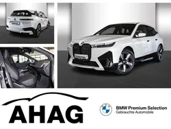 Mineralweiß metallic Gebraucht 2024 BMW iX SUV | 54.840 € (Fairer Preis)