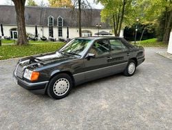 Schwarz Gebraucht 1991 Mercedes 300 Limousine | 10.990 €