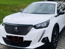 Weiß Gebraucht 2022 Peugeot 2008 Allure SUV | 19.750 € (Fairer Preis)