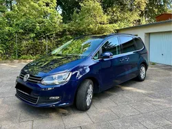 Blau Gebraucht 2018 VW Sharan Comfortline Van / Kleinbus | 22.999 € (Fairer Preis)