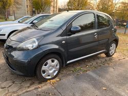 Grau Gebraucht 2008 Toyota Aygo Kleinwagen | 2.850 € (Fairer Preis)