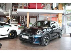 Enigmatic black metallic (metallic) Gebraucht 2022 Mini Cooper Kleinwagen | 18.900 € (Fairer Preis)