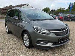Grau Gebraucht 2018 Opel Zafira Innovation Van / Kleinbus | 11.990 € (Guter Preis)