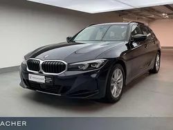 Saphirschwarz Gebraucht 2023 BMW 318 Shadowline Kombi | 29.919 € (Fairer Preis)