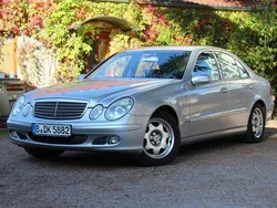 Silber Gebraucht 2004 Mercedes E200 Classic Limousine | 3.999 € (Fairer Preis)