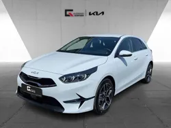 Weiß Neu 2025 Kia Ceed 4 Limousine | 25.990 € (Guter Preis)